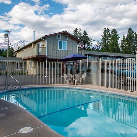 Swiss Holiday Lodge Mount Shasta Dış mekan fotoğraf